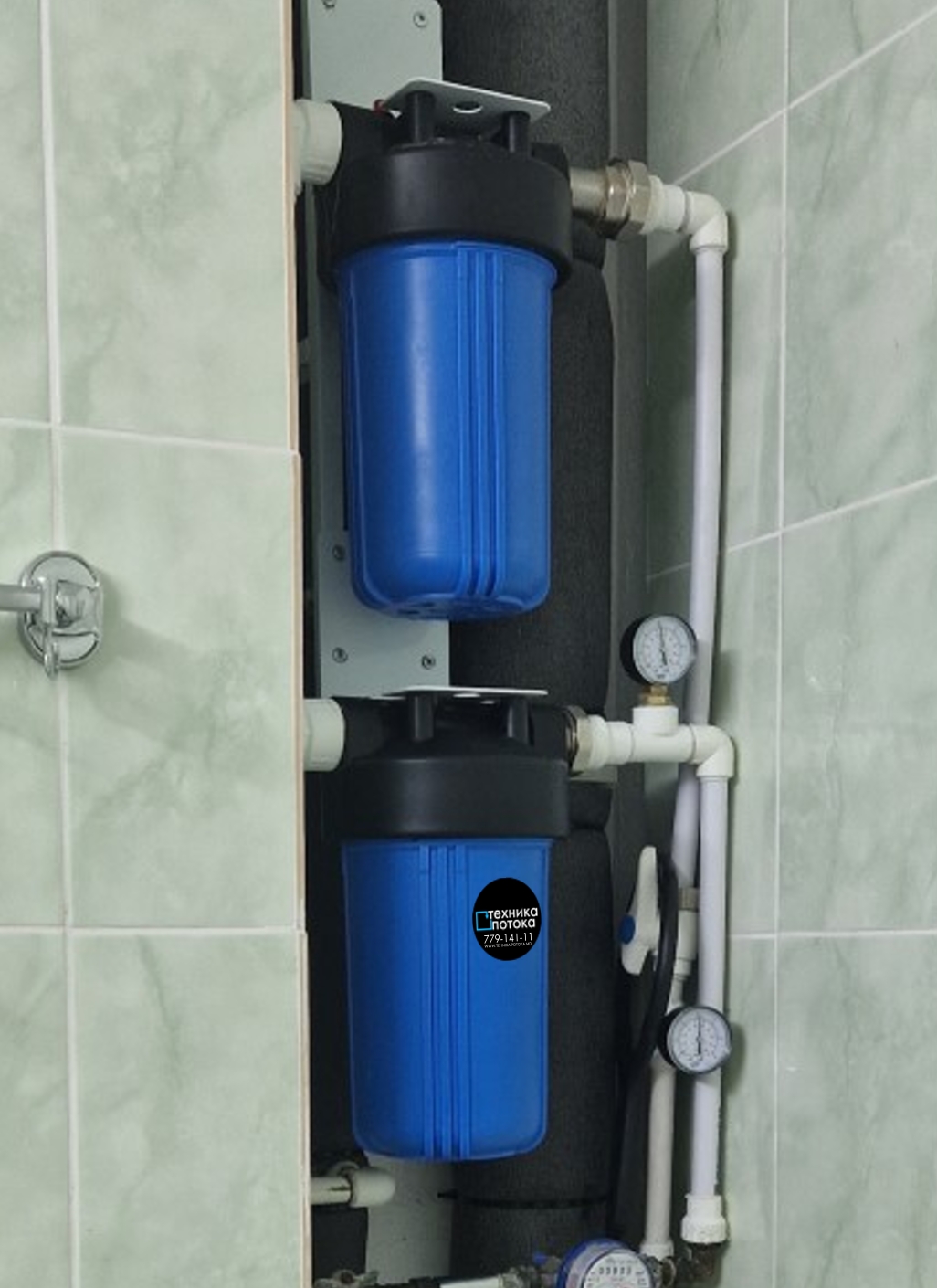 Установка двух корпусов 10ВВ для магистральной фильтрации воды